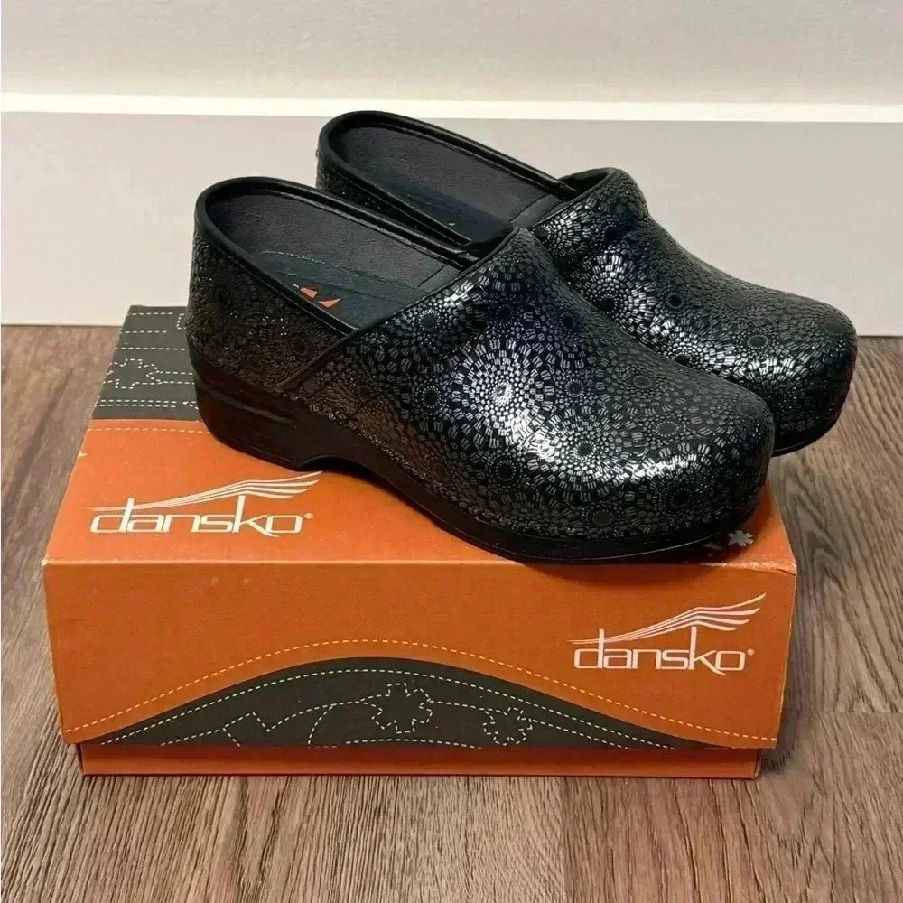 Dansko Pro XP Medallion Patent - Black